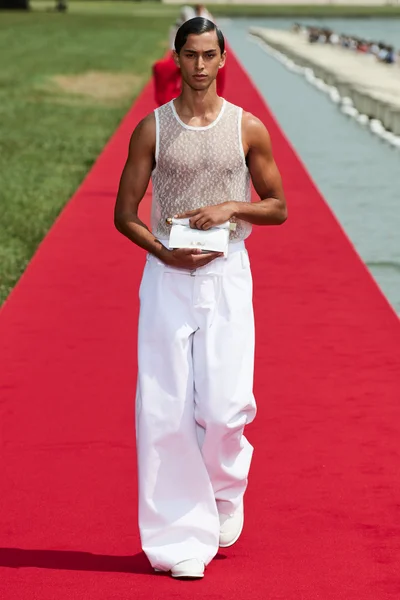 Look 8